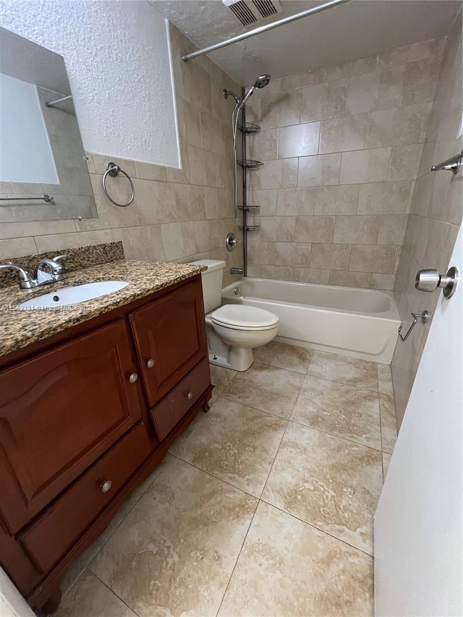 8245 NW 191st St 2-B, Hialeah, Florida 33015, 2 Bedrooms Bedrooms, ,2 BathroomsBathrooms,Residential,For Sale,8245 NW 191st St 2-B,A11563321