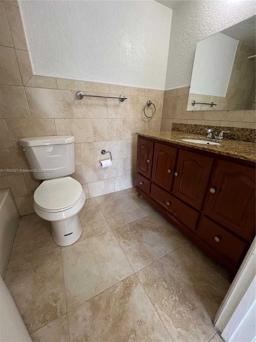 8245 NW 191st St 2-B, Hialeah, Florida 33015, 2 Bedrooms Bedrooms, ,2 BathroomsBathrooms,Residential,For Sale,8245 NW 191st St 2-B,A11563321