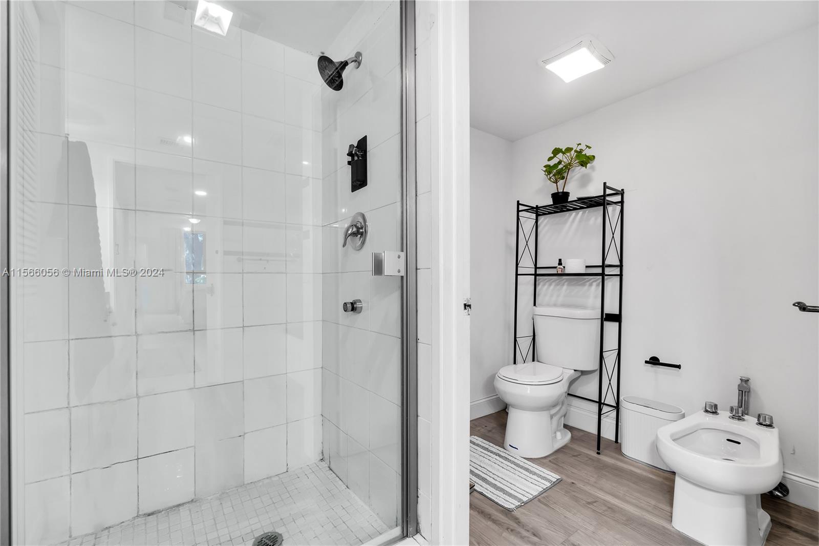 121 Crandon Blvd 256, Key Biscayne, Florida 33149, 3 Bedrooms Bedrooms, ,2 BathroomsBathrooms,Residentiallease,For Rent,121 Crandon Blvd 256,A11566056