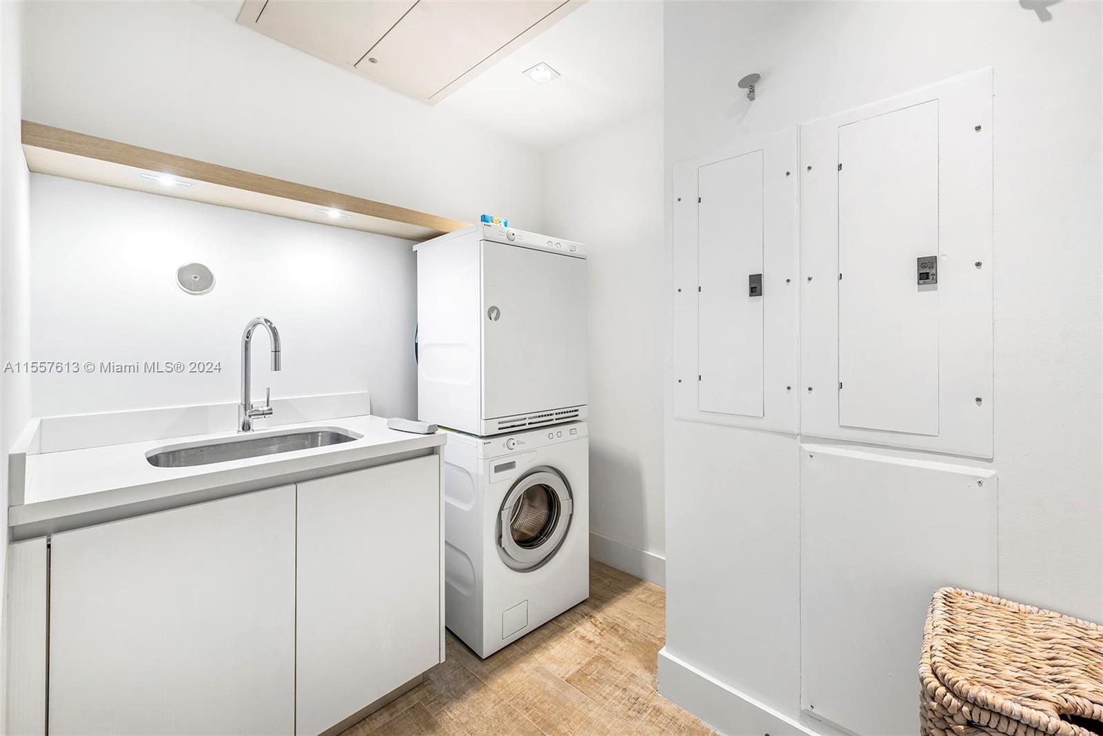 102 24th St PH-1718, Miami Beach, Florida 33139, 2 Bedrooms Bedrooms, ,2 BathroomsBathrooms,Residential,For Sale,102 24th St PH-1718,A11557613