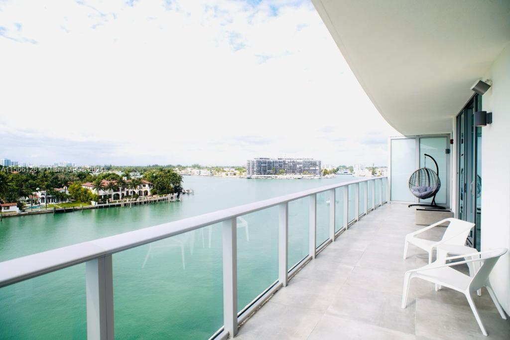 Gorgeous & unique penthouse that counts with 3Beds/3.5 Baths with a breathtaking Intracoastal bay view. Fully
furnished with a high end & stylish interior design, open kitchen, impact window, tons of upgrades. Laundry inside the property. The apartment includes a large private rooftop terrace with a jacuzzi, barbecue & ample space to enjoy an amazing panoramic ocean view and beautiful sunsets. 2 parking spaces, it also has valet parking. Multiple building luxury amenities, 2 rooftop terraces a water edge pool, jacuzzi, fitness center, lounge areas, business center, sauna, private marina & 24/7 concierge. Excellent location, walk to the beach across the street! Steps from south beach, next to all attractions Miami Beach has. Tons of restaurants and shops nearby. Short-term rental allowed