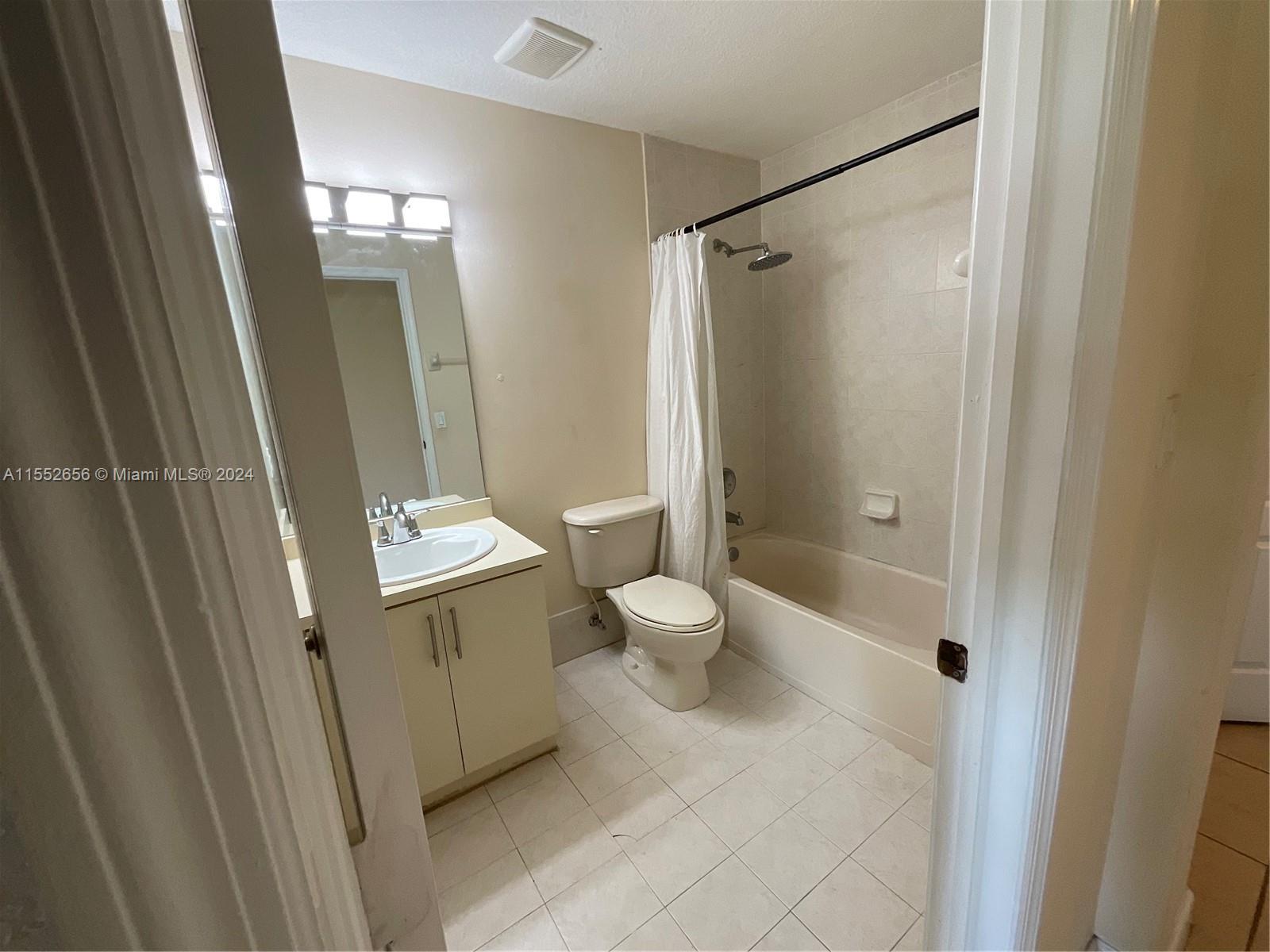 7301 NW 174th Ter J-104, Hialeah, Florida 33015, 3 Bedrooms Bedrooms, ,3 BathroomsBathrooms,Residentiallease,For Rent,7301 NW 174th Ter J-104,A11552656