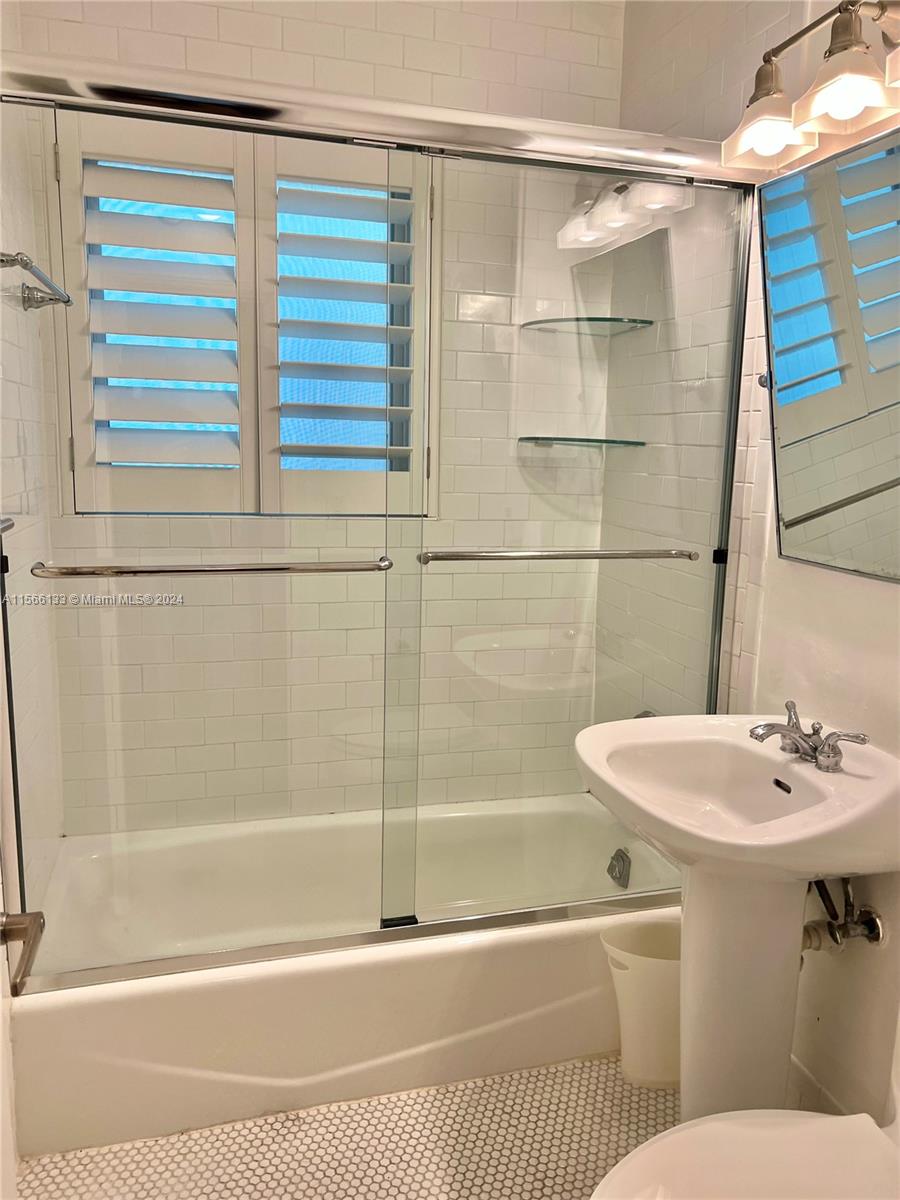 1116 Aduana Ave, Coral Gables, Florida 33146, 3 Bedrooms Bedrooms, ,2 BathroomsBathrooms,Residentiallease,For Rent,1116 Aduana Ave,A11566133