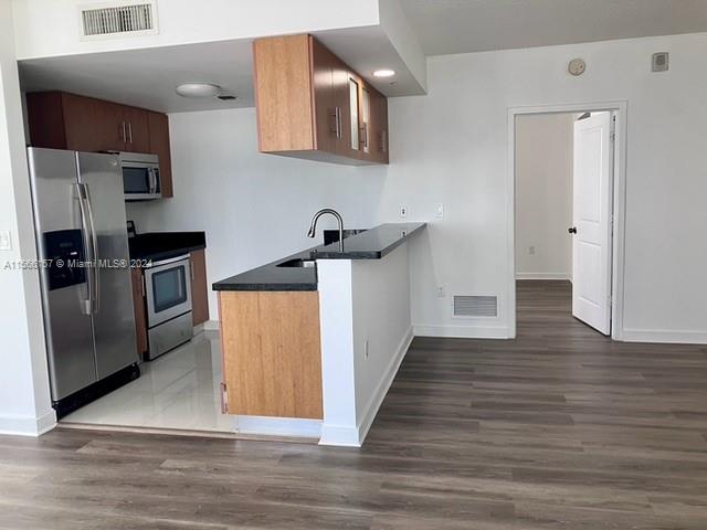 Spacious 3 bedrooms 2 bathrooms. Amenities include an exercise gym, community pool, 24-hour concierge and 2 covered parking. Perfect location in the heart of Miami, conveniently located close to schools, shopping, I95, MDC, Downtown, Brickell, walking distance to Wynwood, Midtown, restaurant, night life and parks.