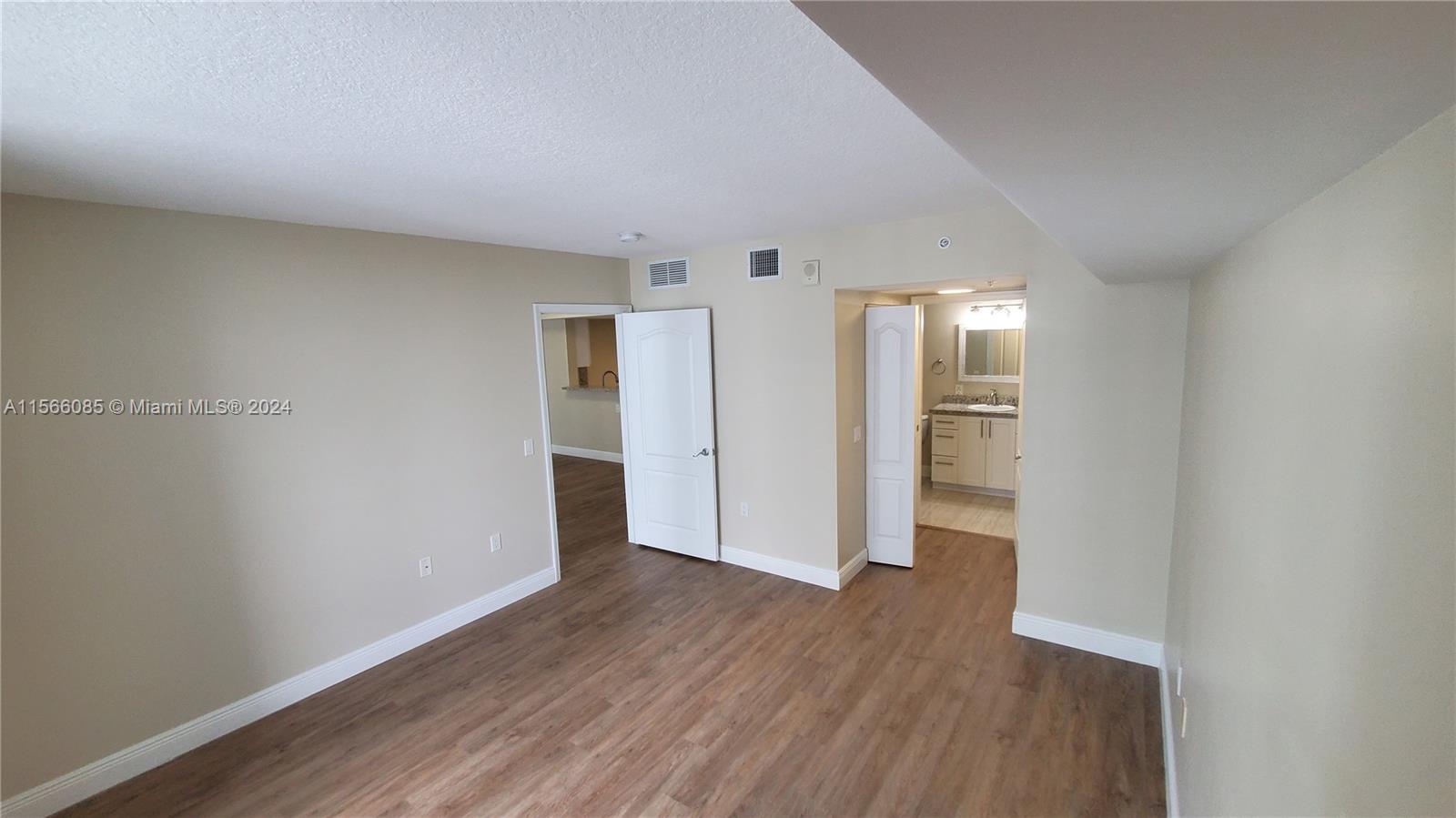 60 NW 37th AVE 806, Miami, Florida 33125, 1 Bedroom Bedrooms, ,1 BathroomBathrooms,Residentiallease,For Rent,60 NW 37th AVE 806,A11566085