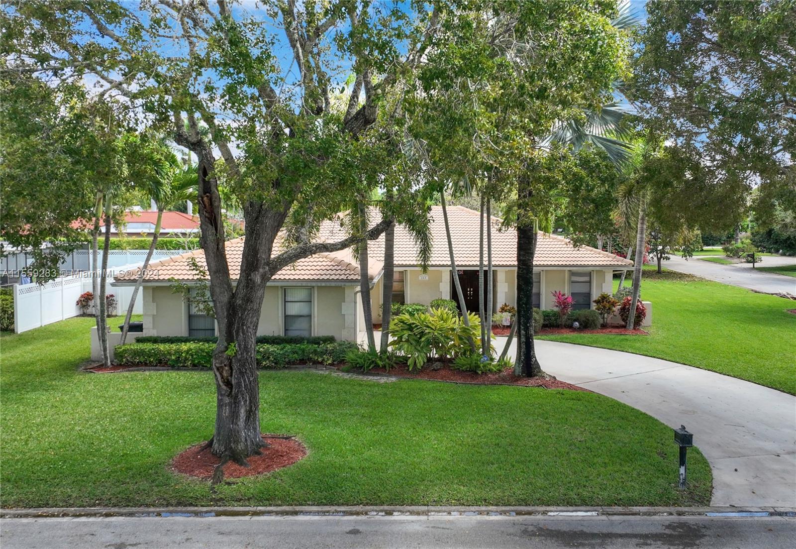 213 NW 92nd Ter, Coral Springs FL 33071