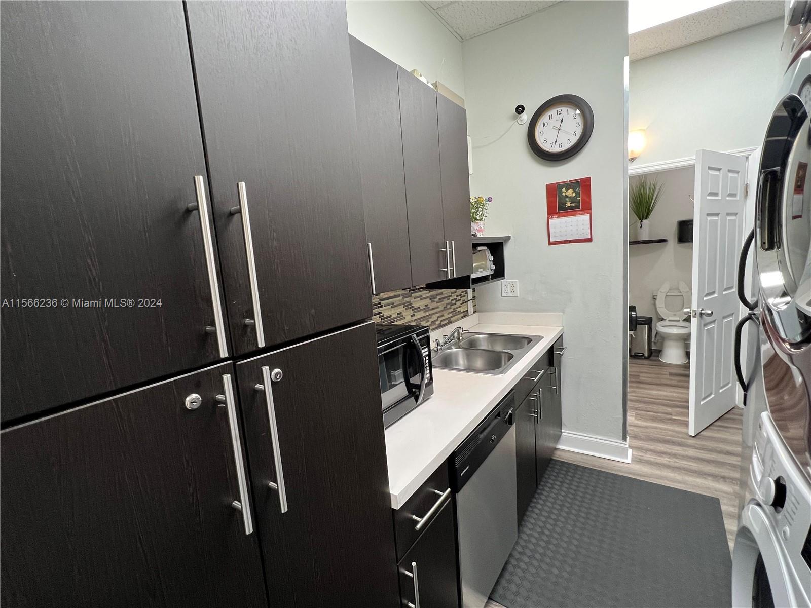 BEAUTY SALON & SPA FOR SALE IN PINECREST, Pinecrest, Florida 33156, ,Businessopportunity,For Sale, BEAUTY SALON & SPA FOR SALE IN PINECREST,A11566236