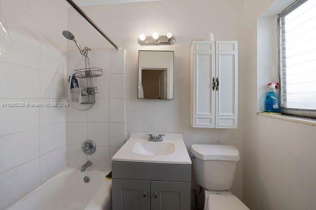 1822 Cleveland St, Hollywood, Florida 33020, 4 Bedrooms Bedrooms, ,3 BathroomsBathrooms,Residential,For Sale,1822 Cleveland St,A11566238