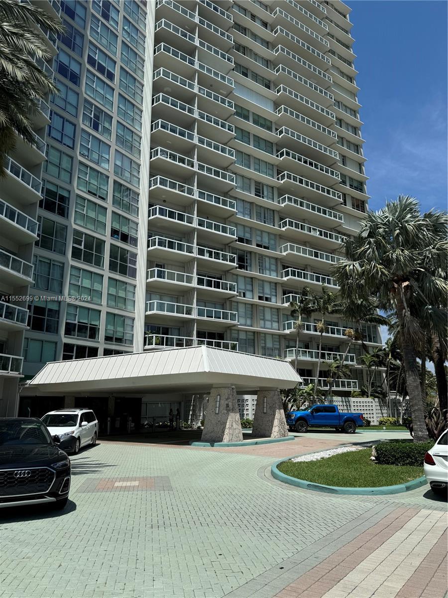 Conveniently located in the Brickell area with easy access to I-95, Coconut Grove, Coral Gables, and Downtown.
Spacious 2 bed/2 bath facing Biscayne Bay, marble travertine floors throughout, large closets, floor-to-ceiling windows, washer/dryer inside the unit.  Hurricane shutters.  FRESHLY PAINTED.
Unit has a storage space (E-7) on the 2nd floor that is paid till October.  (to be confirmed).  
Parking space:  G-5.
Bldg amenities include a convenience store, full-size gym, 2 tennis courts, heated pool overlooking the bay, bbq area, and children's play.
Rental includes a/c, water, internet, and cable.  Managed by Castle Group.