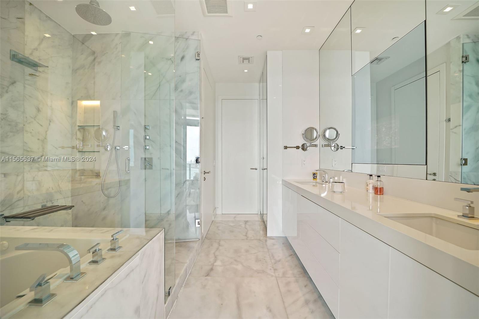 460 NE 28th St 4104, Miami, Florida 33137, 5 Bedrooms Bedrooms, ,5 BathroomsBathrooms,Residentiallease,For Rent,460 NE 28th St 4104,A11565637