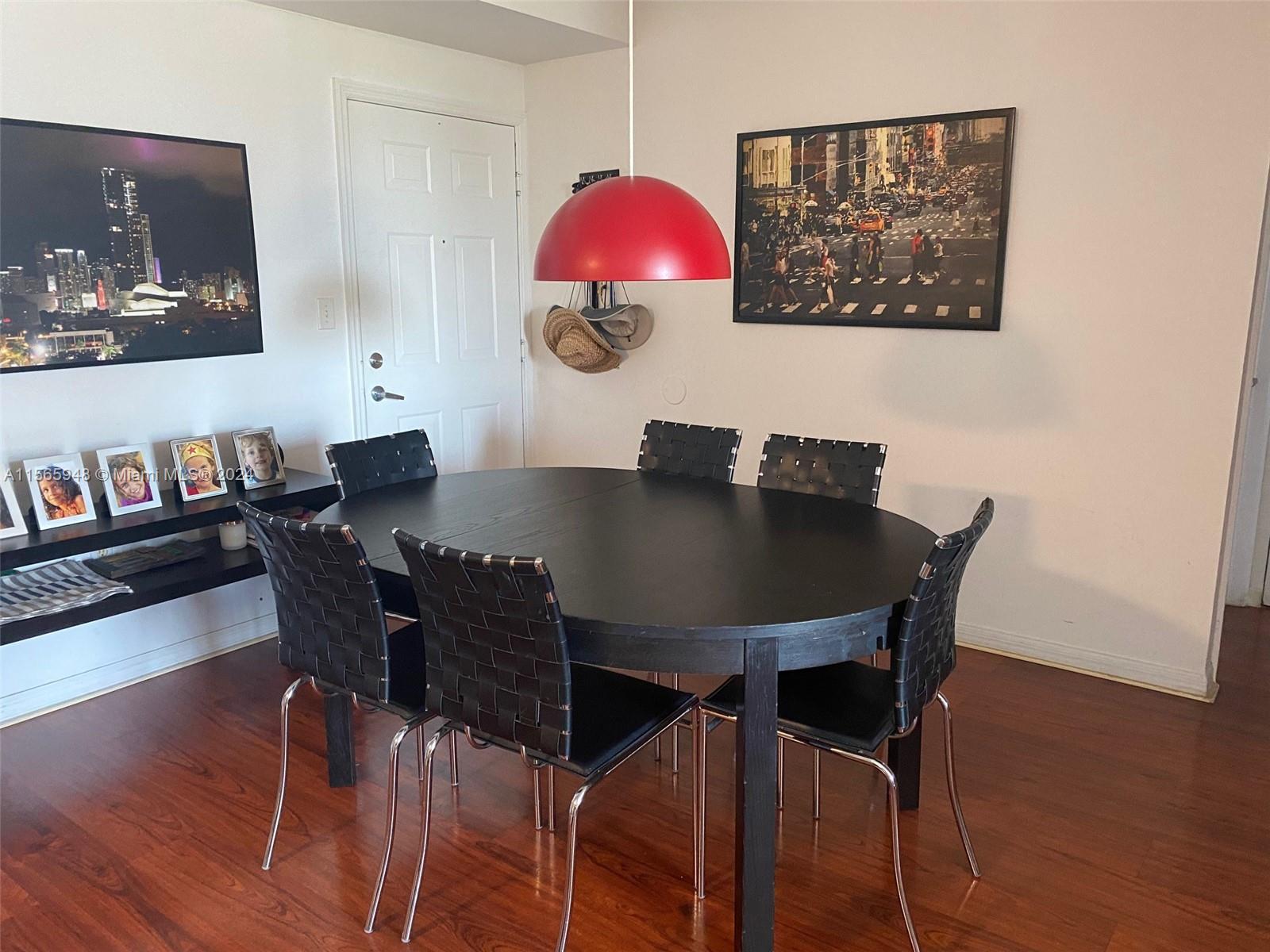 Beautiful 2 bed / 2 bath in the heart of of Biscayne. Building has concierge, 24 hour security, swimming pool, Jacuzzi and more amenities. This unit has 2 assigned covered parking spaces. Washer and Dryer inside unit. Located in the new hot area of Edgewater. Centrally located near the bay, park, transportation, downtown Miami, Preforming Art Center Theater and Design District.
There is a 3rd parking space available for sale.