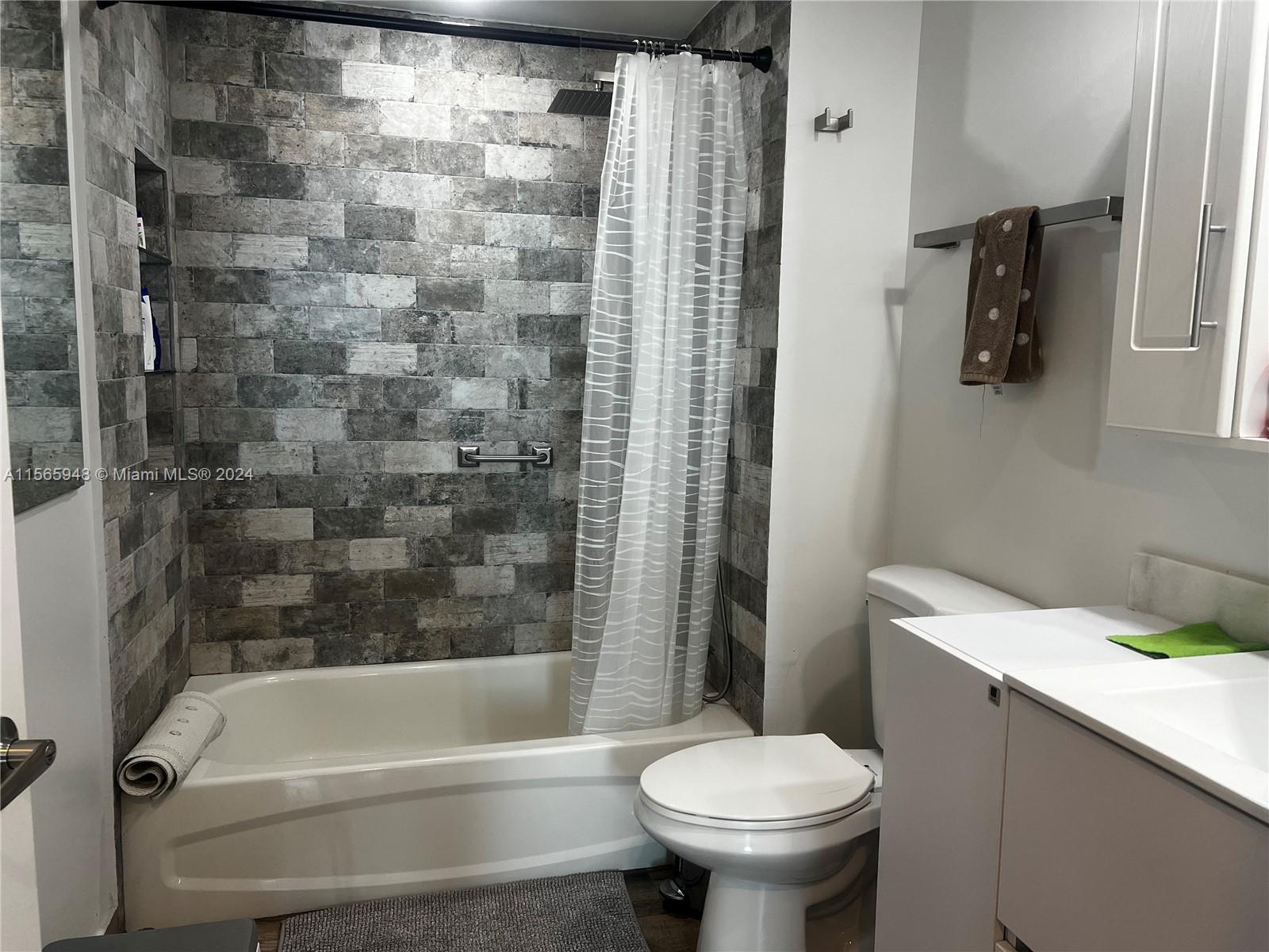 275 NE 18th St 1005, Miami, Florida 33132, 2 Bedrooms Bedrooms, ,2 BathroomsBathrooms,Residential,For Sale,275 NE 18th St 1005,A11565948