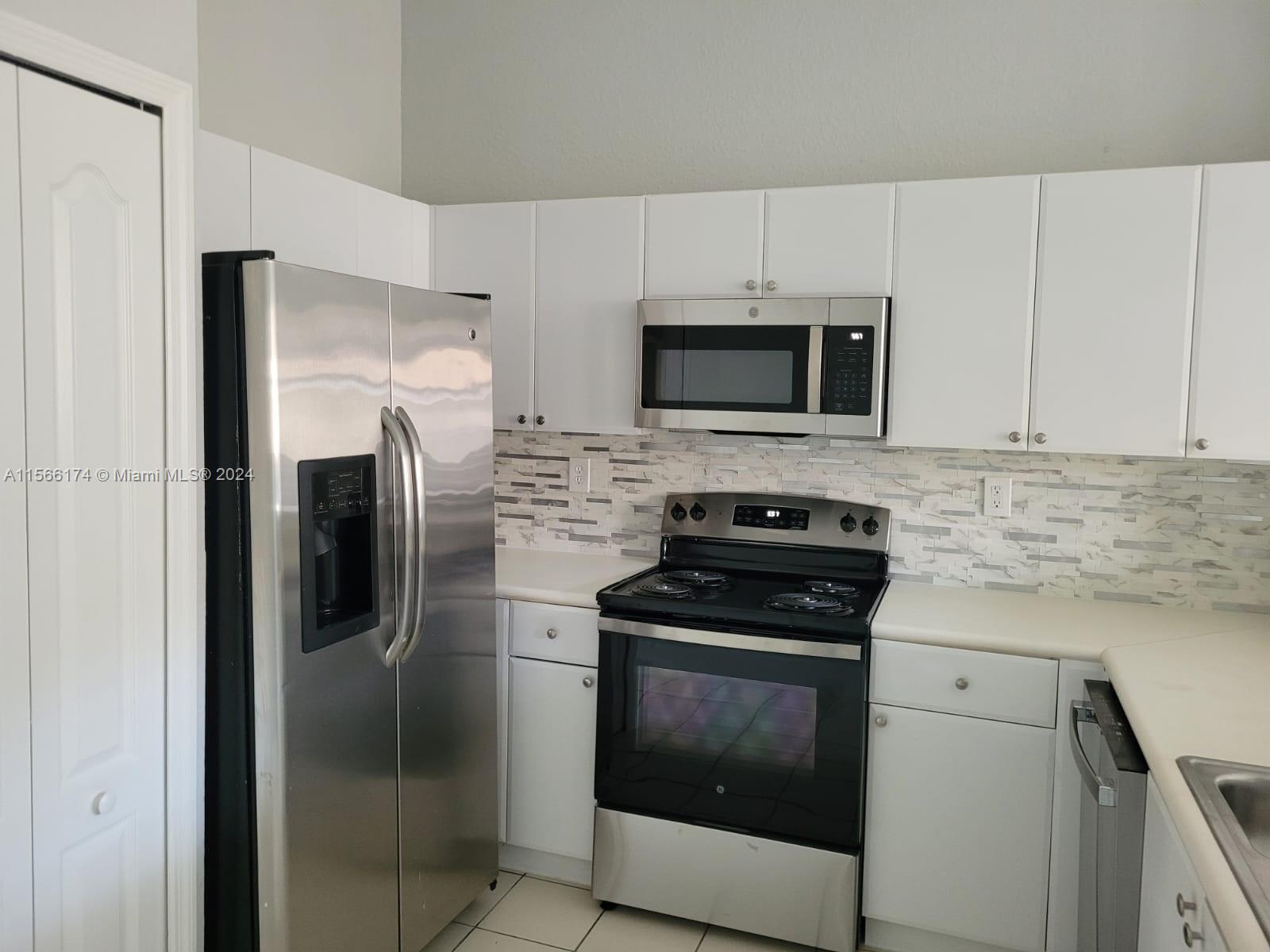 1543 SE 25th St 207, Homestead, Florida 33035, 3 Bedrooms Bedrooms, ,2 BathroomsBathrooms,Residentiallease,For Rent,1543 SE 25th St 207,A11566174