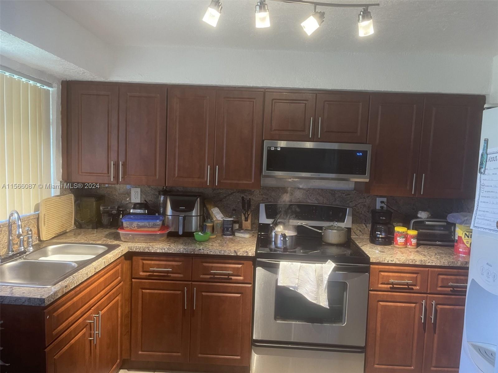 2339 Douglas St, Hollywood, Florida 33020, 3 Bedrooms Bedrooms, ,2 BathroomsBathrooms,Residential,For Sale,2339 Douglas St,A11566087