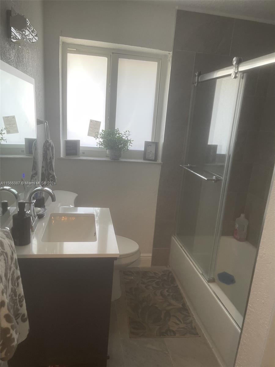 2339 Douglas St, Hollywood, Florida 33020, 3 Bedrooms Bedrooms, ,2 BathroomsBathrooms,Residential,For Sale,2339 Douglas St,A11566087