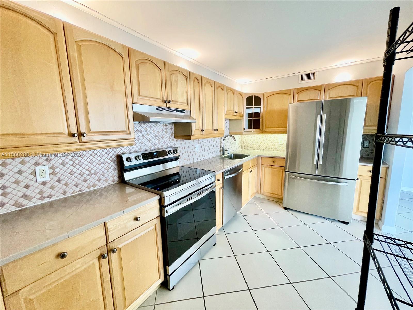 600 NE 36th St 801, Miami, Florida 33137, 2 Bedrooms Bedrooms, ,2 BathroomsBathrooms,Residential,For Sale,600 NE 36th St 801,A11566286