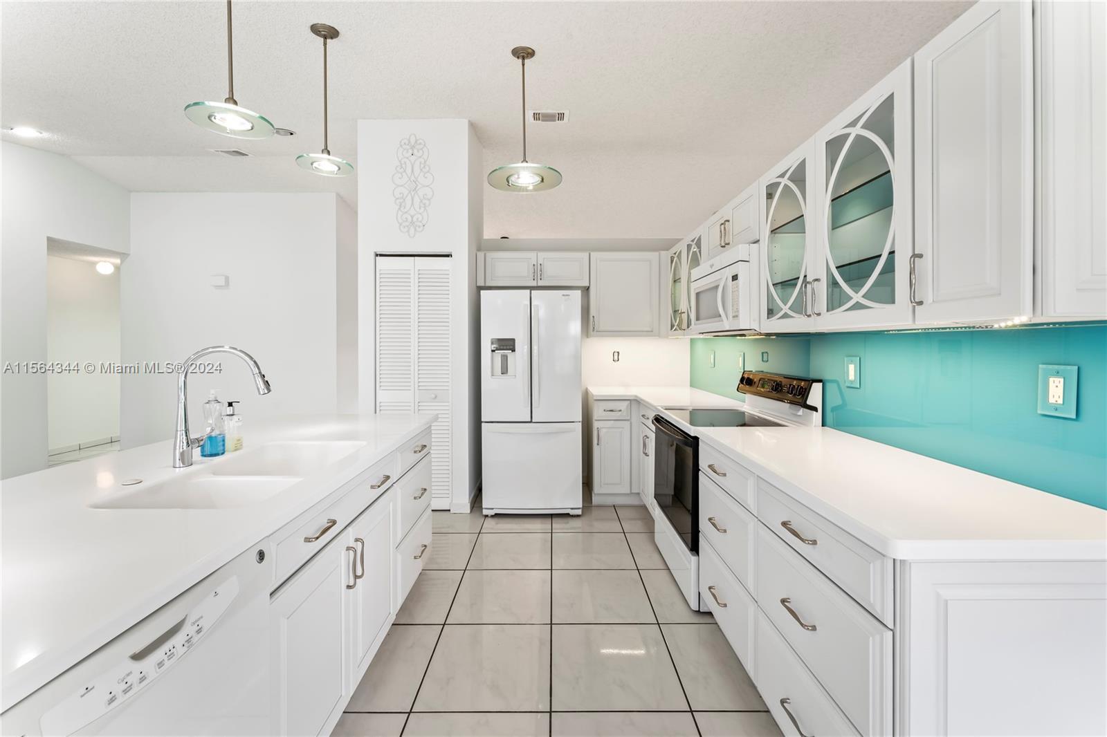 14541 Greenbriar Pl, Davie, Florida 33325, 3 Bedrooms Bedrooms, ,2 BathroomsBathrooms,Residential,For Sale,14541 Greenbriar Pl,A11564344