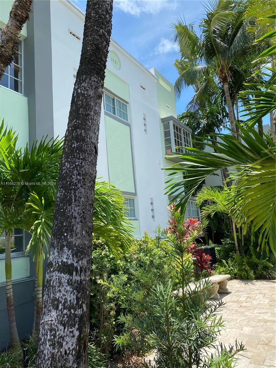 2921 Sheridan Ave 3, Miami Beach, Florida 33140, 2 Bedrooms Bedrooms, ,2 BathroomsBathrooms,Residentiallease,For Rent,2921 Sheridan Ave 3,A11566275