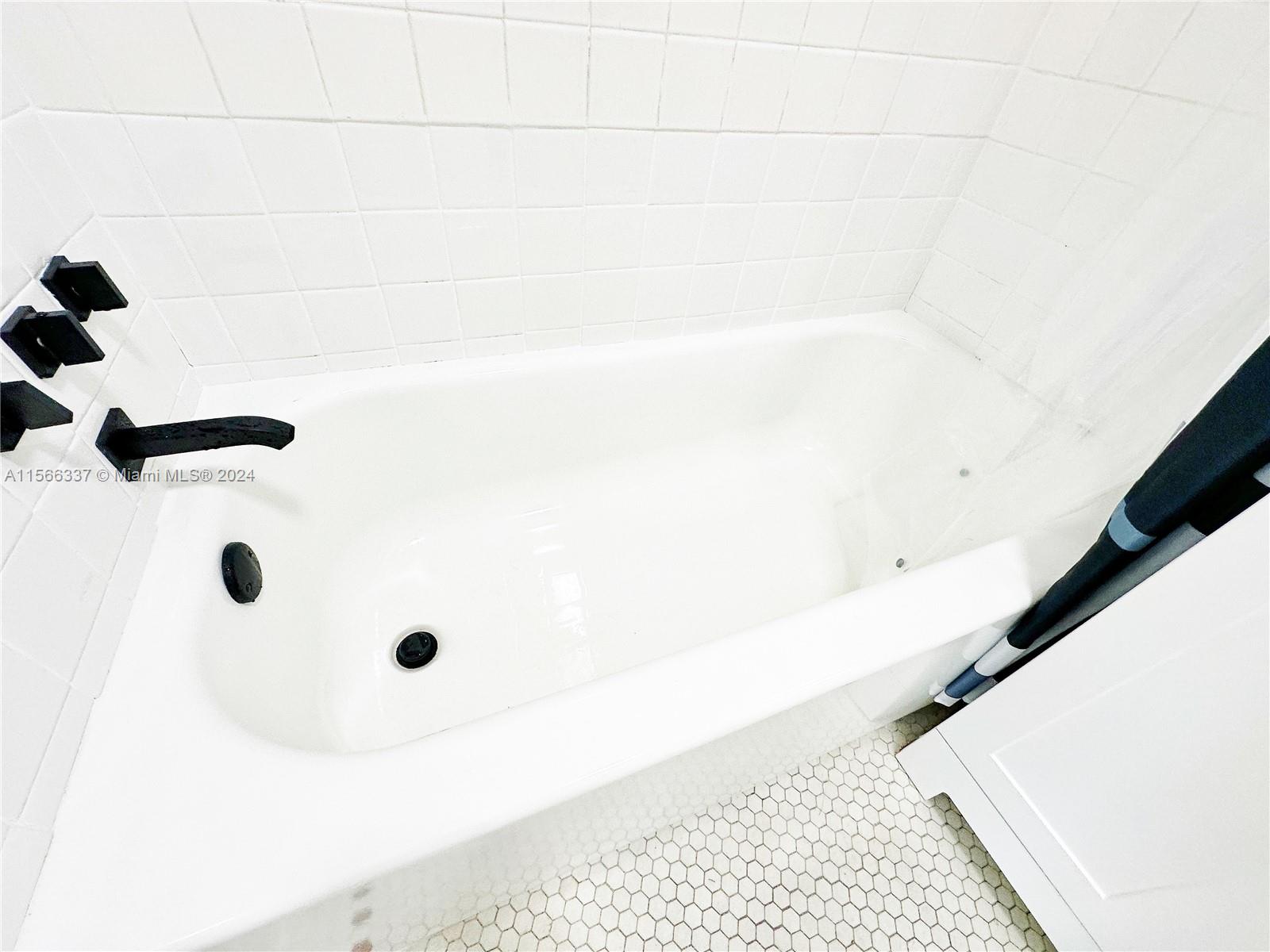 2153 SW 14th Ter 3, Miami, Florida 33145, 1 Bedroom Bedrooms, ,1 BathroomBathrooms,Residentiallease,For Rent,2153 SW 14th Ter 3,A11566337