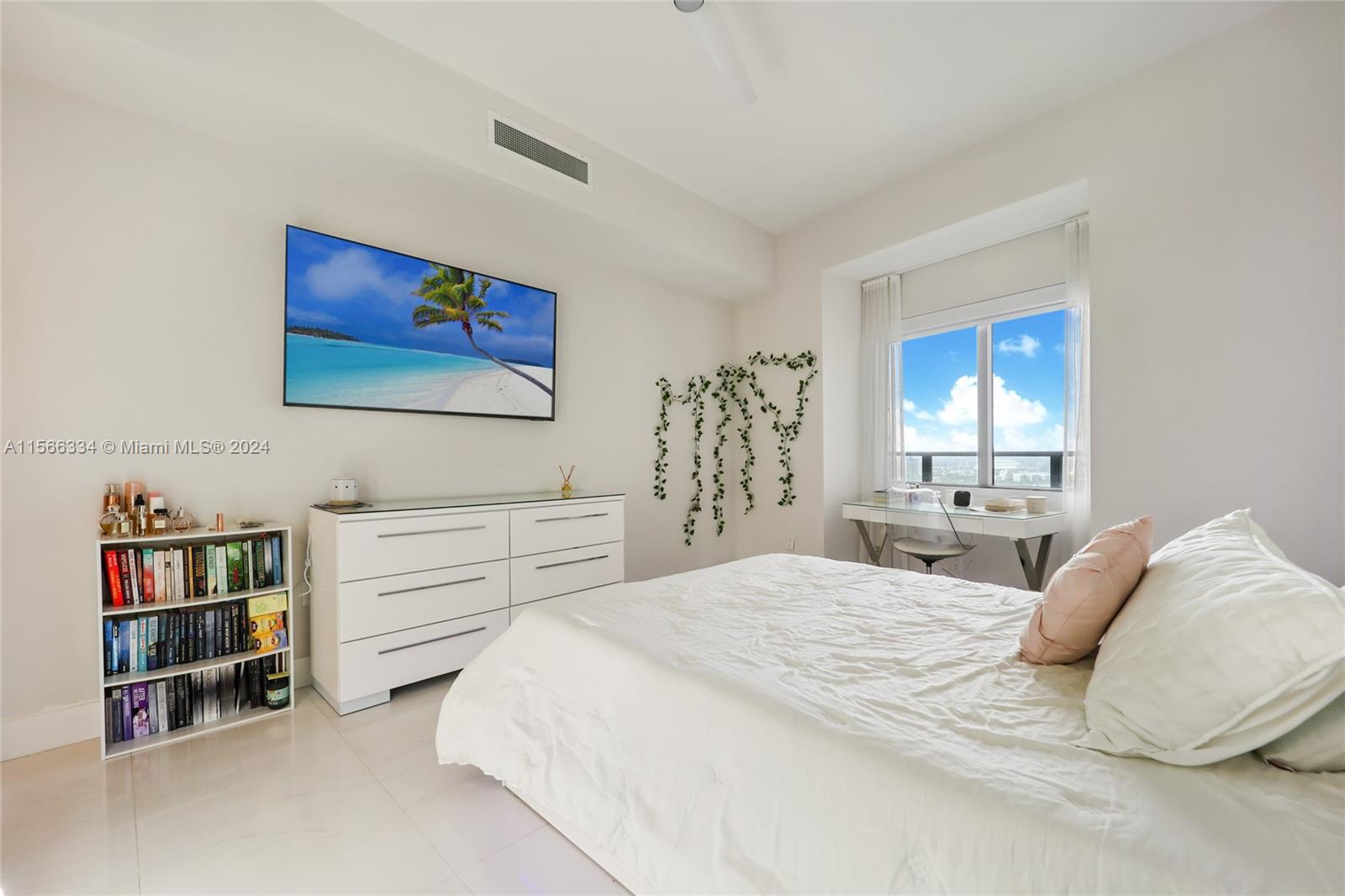 1100 Biscayne Blvd 3004, Miami, Florida 33132, 2 Bedrooms Bedrooms, ,2 BathroomsBathrooms,Residentiallease,For Rent,1100 Biscayne Blvd 3004,A11566334