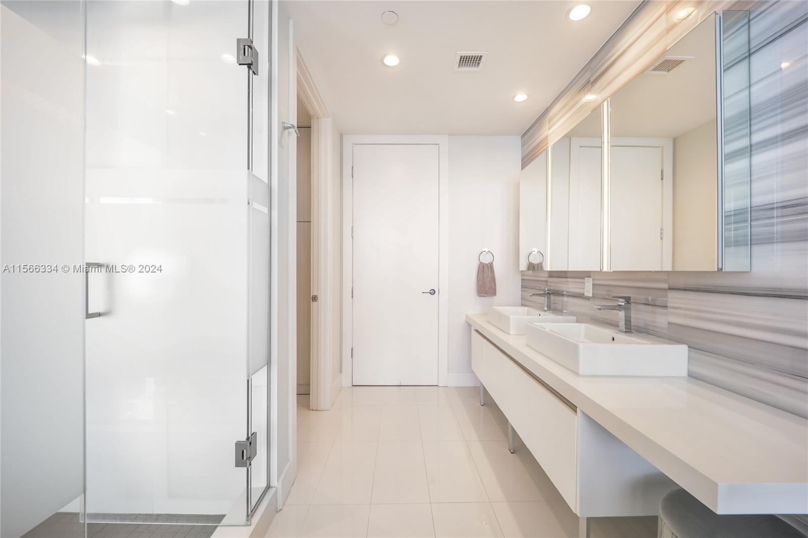 1100 Biscayne Blvd 3004, Miami, Florida 33132, 2 Bedrooms Bedrooms, ,2 BathroomsBathrooms,Residentiallease,For Rent,1100 Biscayne Blvd 3004,A11566334