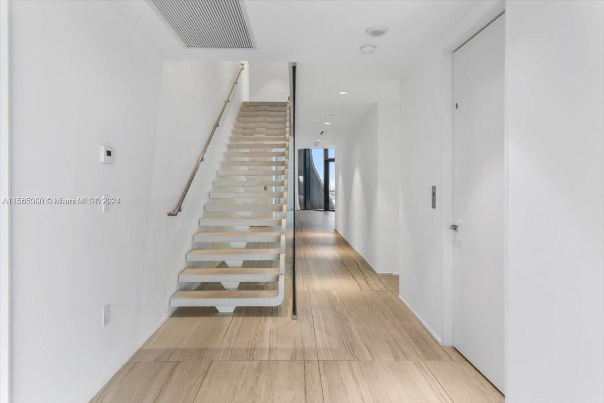 1000 Biscayne Blvd 1002, Miami, Florida 33132, 5 Bedrooms Bedrooms, ,6 BathroomsBathrooms,Residentiallease,For Rent,1000 Biscayne Blvd 1002,A11565900