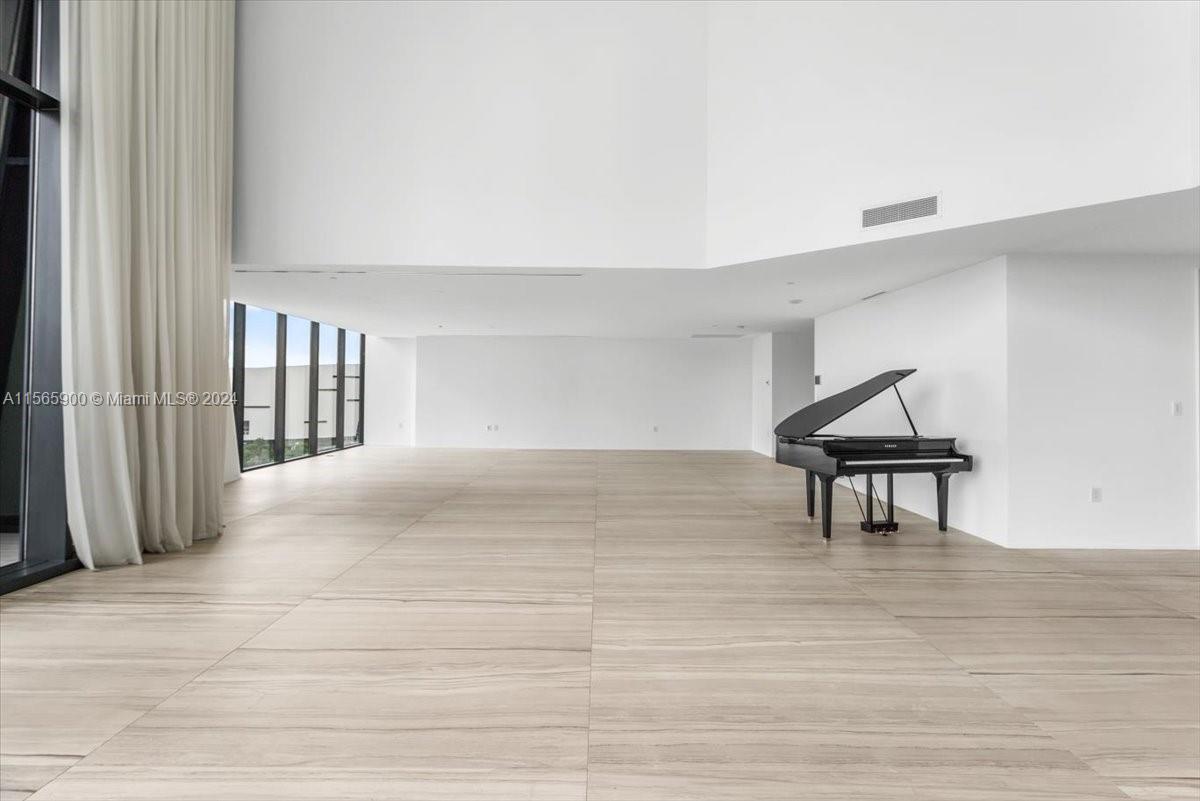 1000 Biscayne Blvd 1002, Miami, Florida 33132, 5 Bedrooms Bedrooms, ,6 BathroomsBathrooms,Residentiallease,For Rent,1000 Biscayne Blvd 1002,A11565900