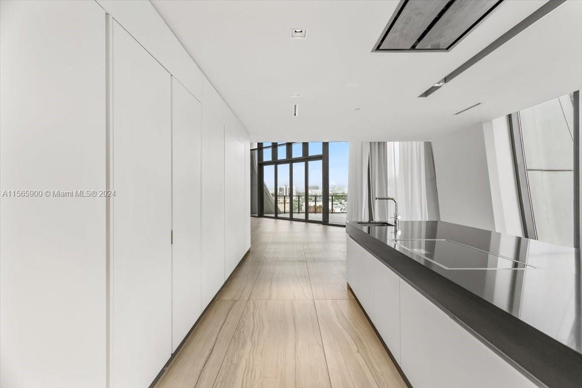 1000 Biscayne Blvd 1002, Miami, Florida 33132, 5 Bedrooms Bedrooms, ,6 BathroomsBathrooms,Residentiallease,For Rent,1000 Biscayne Blvd 1002,A11565900