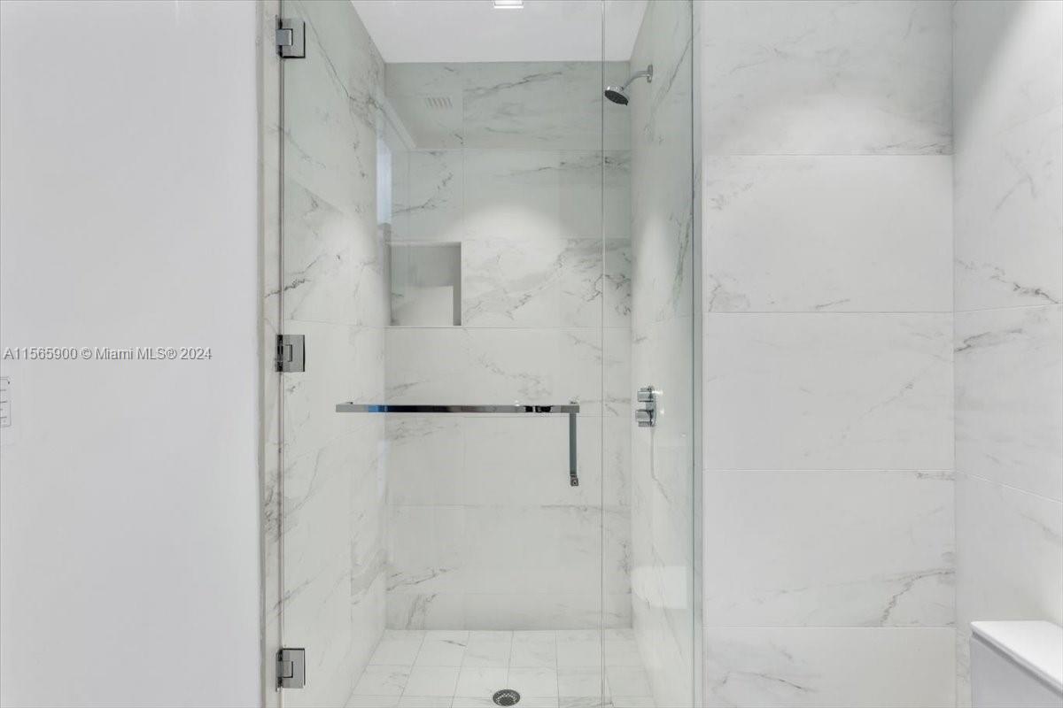 1000 Biscayne Blvd 1002, Miami, Florida 33132, 5 Bedrooms Bedrooms, ,6 BathroomsBathrooms,Residentiallease,For Rent,1000 Biscayne Blvd 1002,A11565900