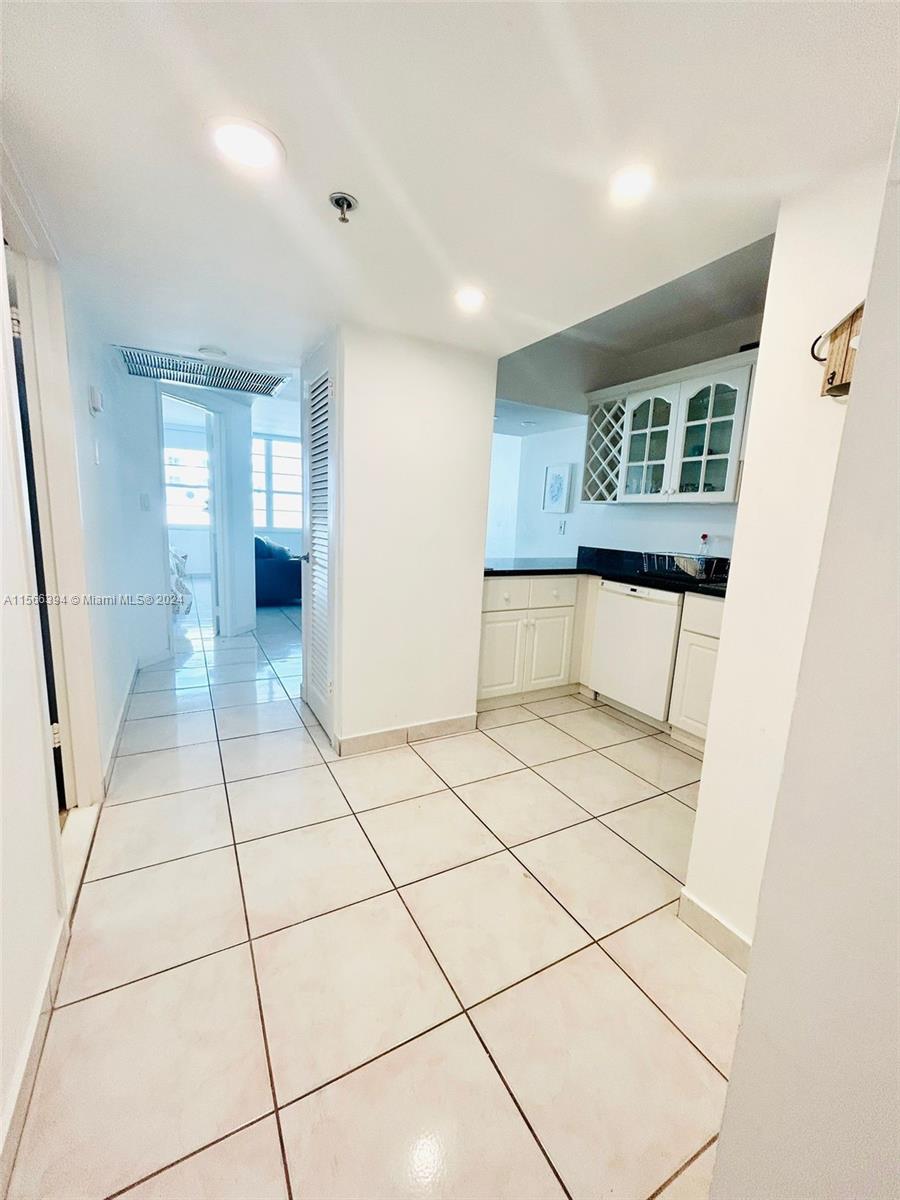 100 Lincoln Rd 639, Miami Beach, Florida 33139, 1 Bedroom Bedrooms, ,1 BathroomBathrooms,Residentiallease,For Rent,100 Lincoln Rd 639,A11566394
