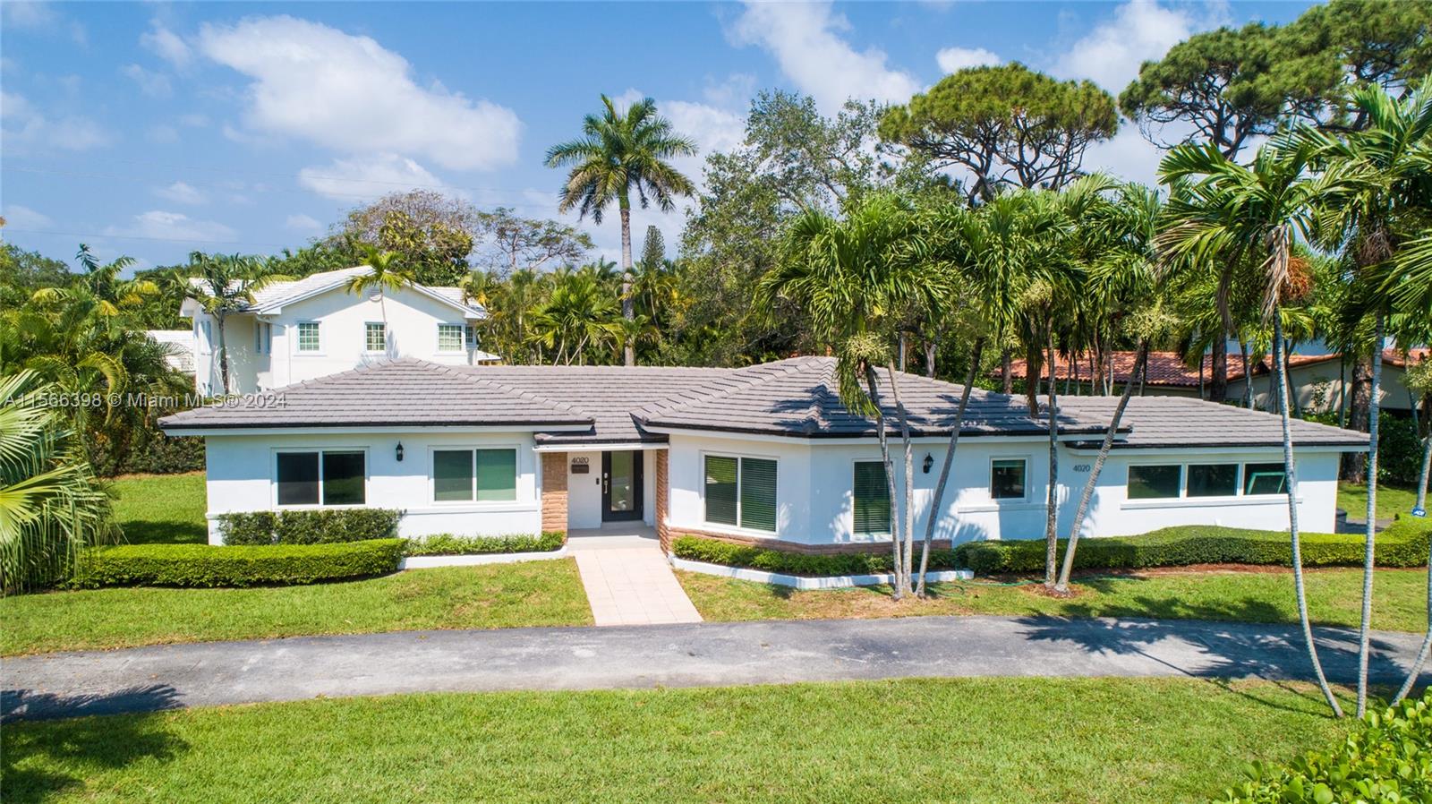 4020 Riviera Dr, Coral Gables, Florida 33146, 3 Bedrooms Bedrooms, ,2 BathroomsBathrooms,Residentiallease,For Rent,4020 Riviera Dr,A11566398