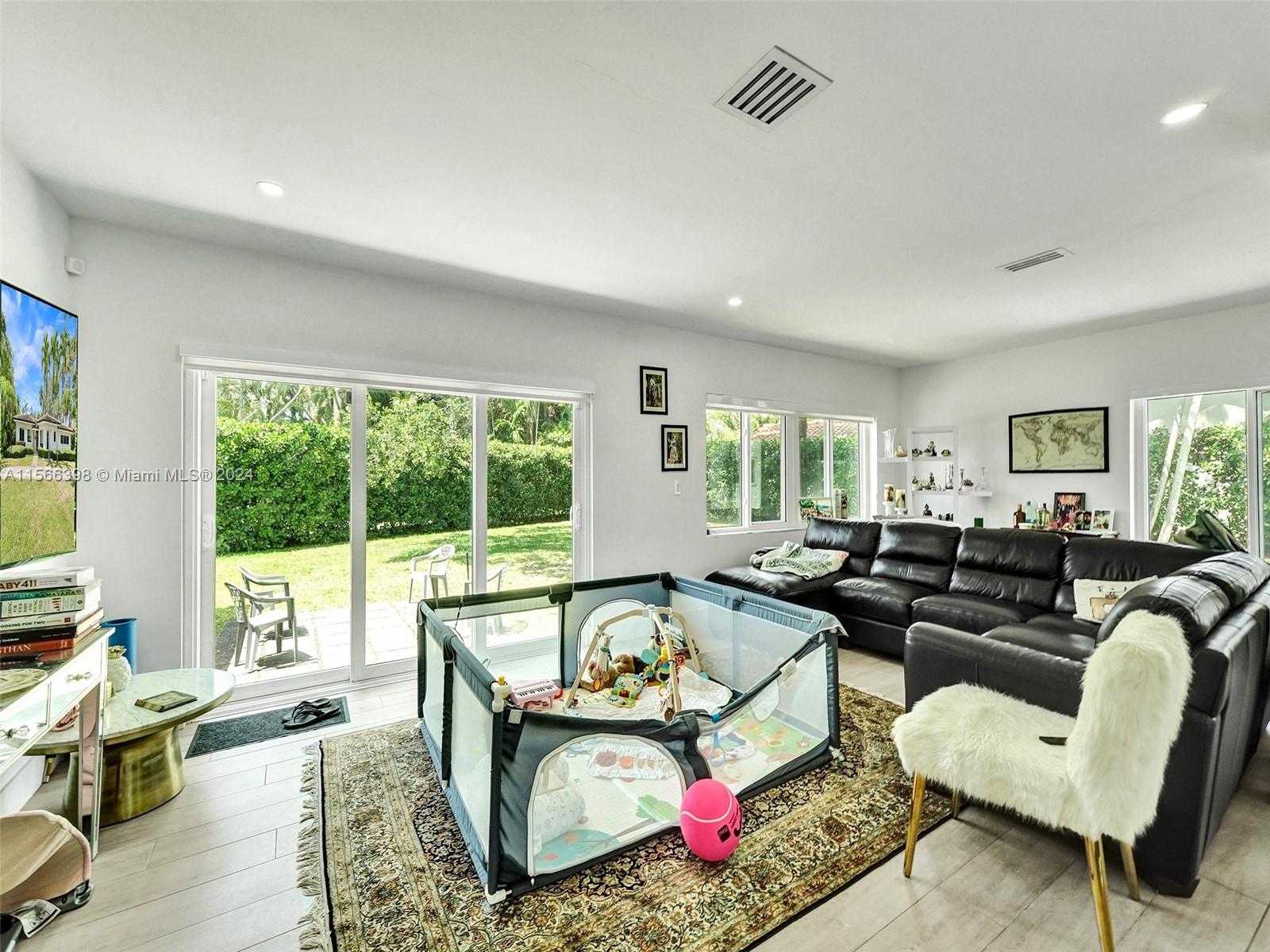 4020 Riviera Dr, Coral Gables, Florida 33146, 3 Bedrooms Bedrooms, ,2 BathroomsBathrooms,Residentiallease,For Rent,4020 Riviera Dr,A11566398