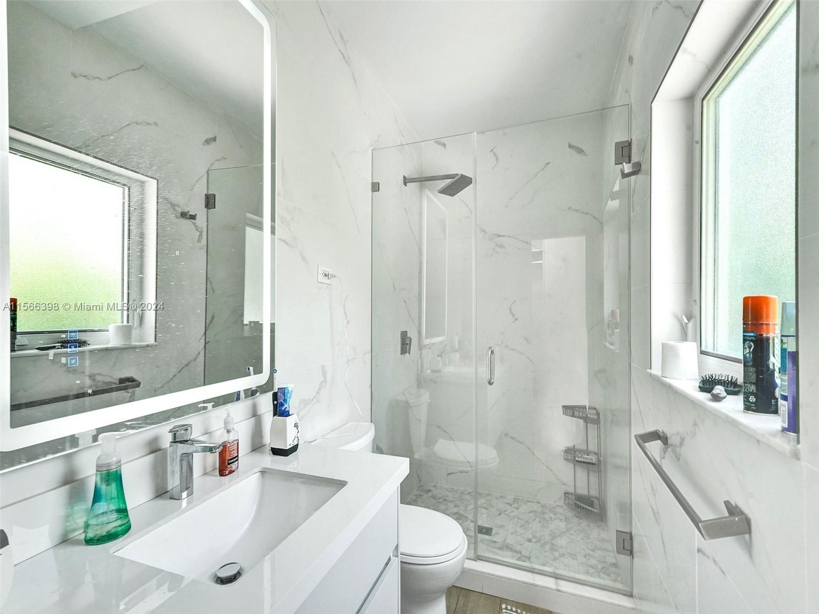 4020 Riviera Dr, Coral Gables, Florida 33146, 3 Bedrooms Bedrooms, ,2 BathroomsBathrooms,Residentiallease,For Rent,4020 Riviera Dr,A11566398