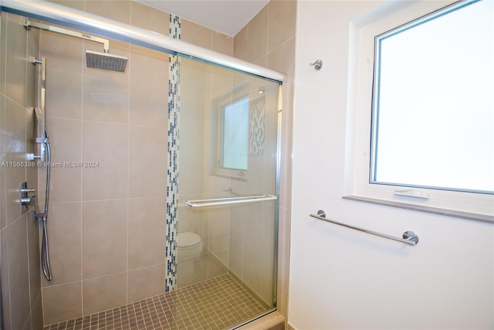 4020 Riviera Dr, Coral Gables, Florida 33146, 3 Bedrooms Bedrooms, ,2 BathroomsBathrooms,Residentiallease,For Rent,4020 Riviera Dr,A11566398