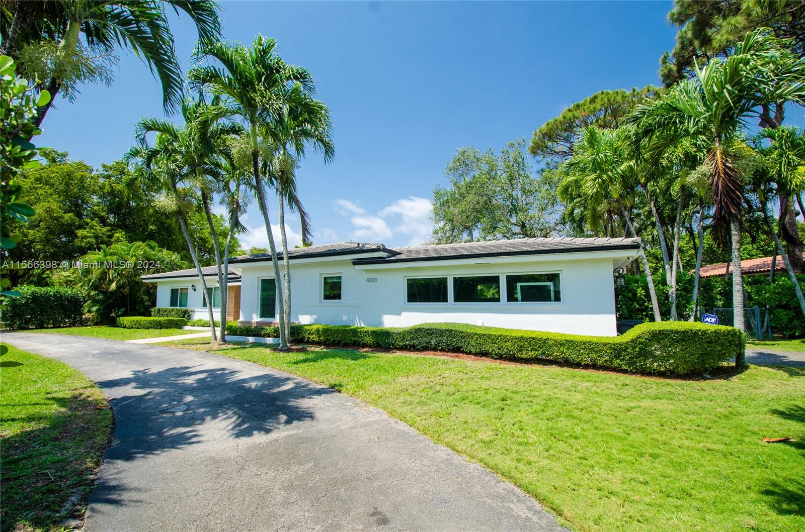 4020 Riviera Dr, Coral Gables, Florida 33146, 3 Bedrooms Bedrooms, ,2 BathroomsBathrooms,Residentiallease,For Rent,4020 Riviera Dr,A11566398