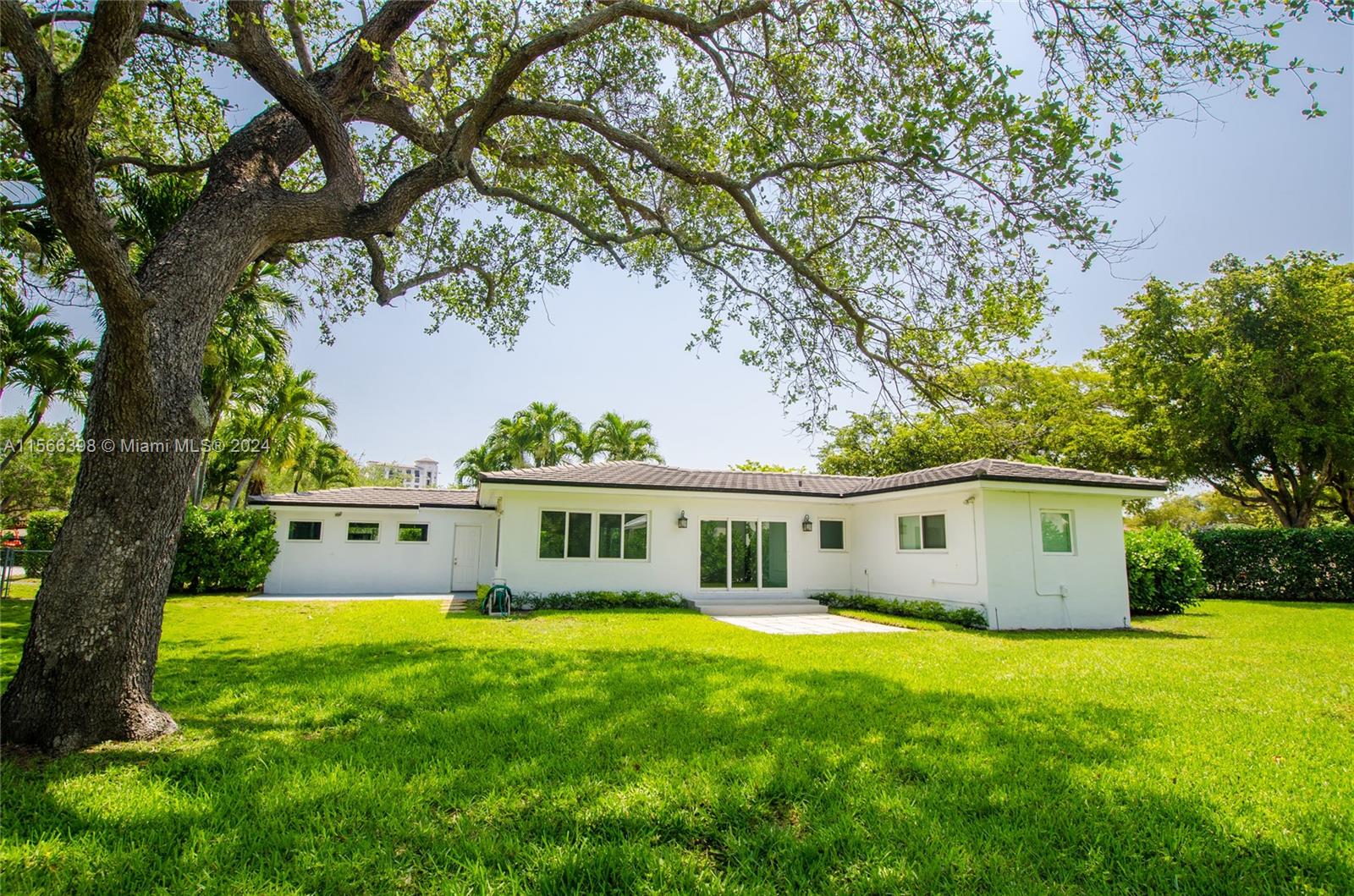 4020 Riviera Dr, Coral Gables, Florida 33146, 3 Bedrooms Bedrooms, ,2 BathroomsBathrooms,Residentiallease,For Rent,4020 Riviera Dr,A11566398