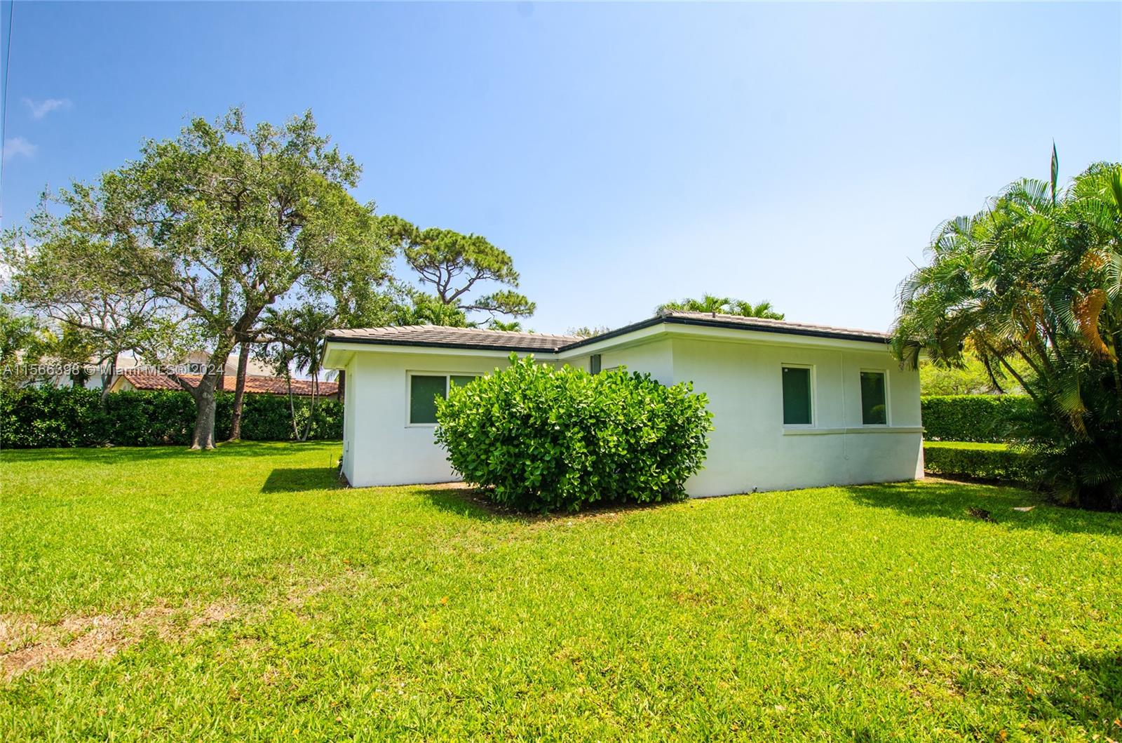 4020 Riviera Dr, Coral Gables, Florida 33146, 3 Bedrooms Bedrooms, ,2 BathroomsBathrooms,Residentiallease,For Rent,4020 Riviera Dr,A11566398