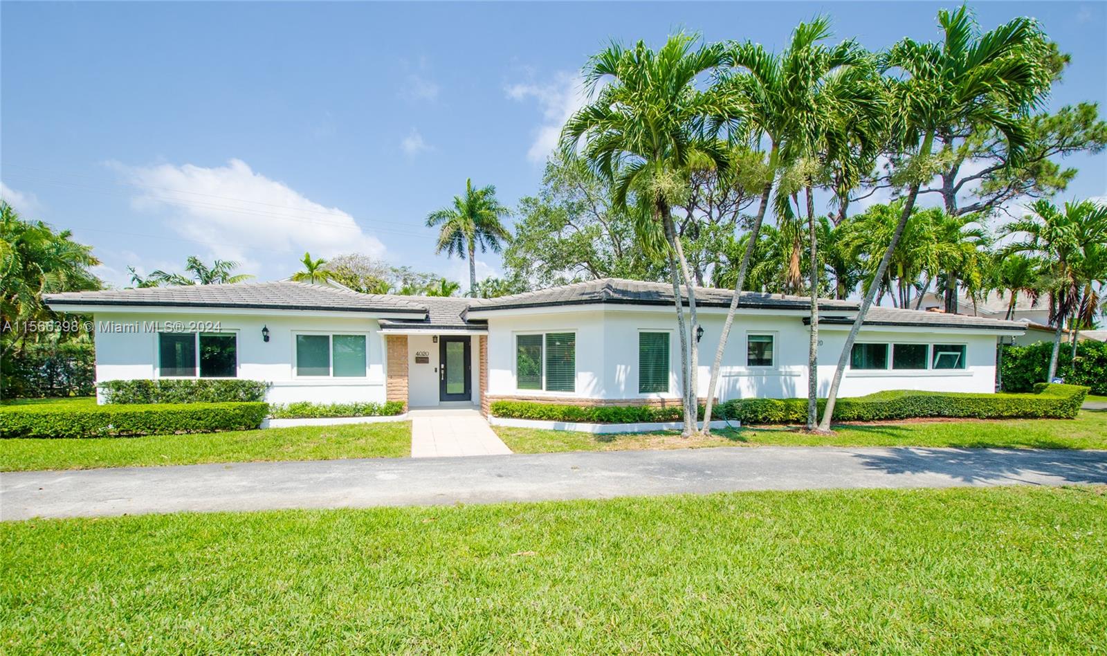 4020 Riviera Dr, Coral Gables, Florida 33146, 3 Bedrooms Bedrooms, ,2 BathroomsBathrooms,Residentiallease,For Rent,4020 Riviera Dr,A11566398