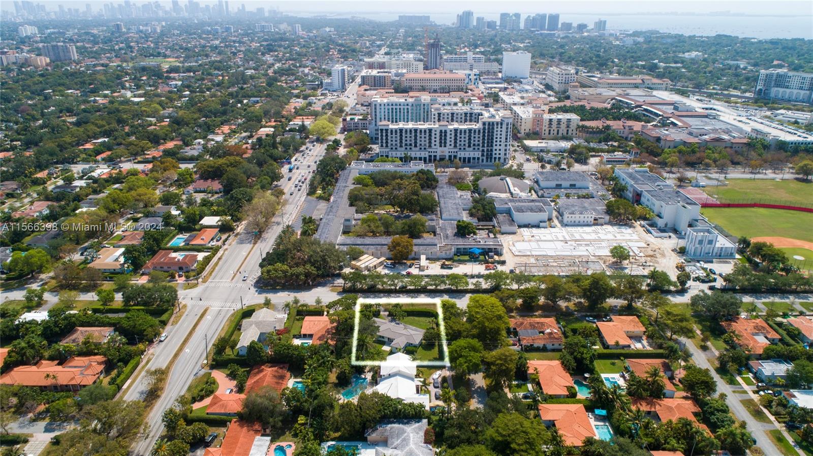 4020 Riviera Dr, Coral Gables, Florida 33146, 3 Bedrooms Bedrooms, ,2 BathroomsBathrooms,Residentiallease,For Rent,4020 Riviera Dr,A11566398