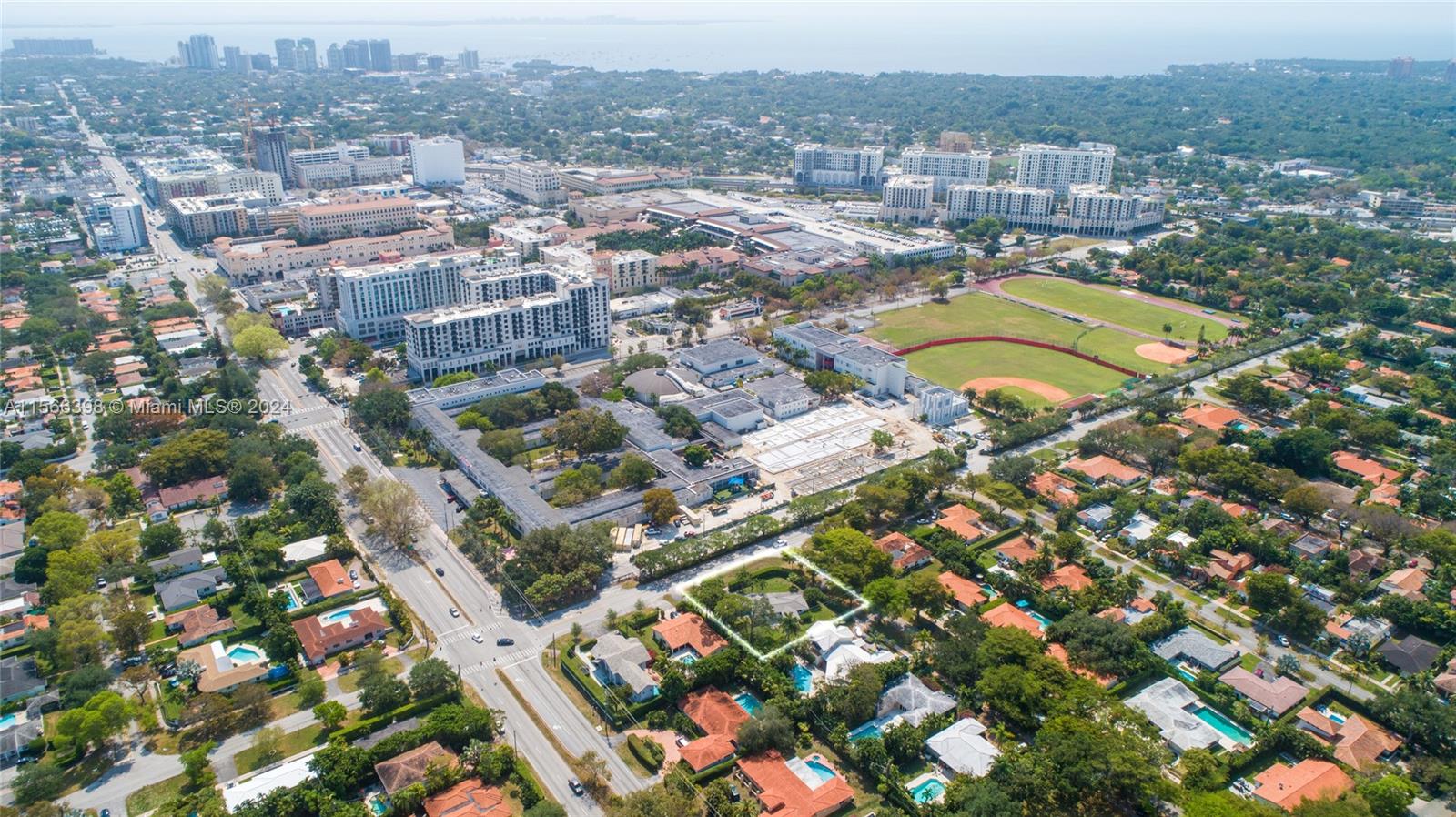 4020 Riviera Dr, Coral Gables, Florida 33146, 3 Bedrooms Bedrooms, ,2 BathroomsBathrooms,Residentiallease,For Rent,4020 Riviera Dr,A11566398