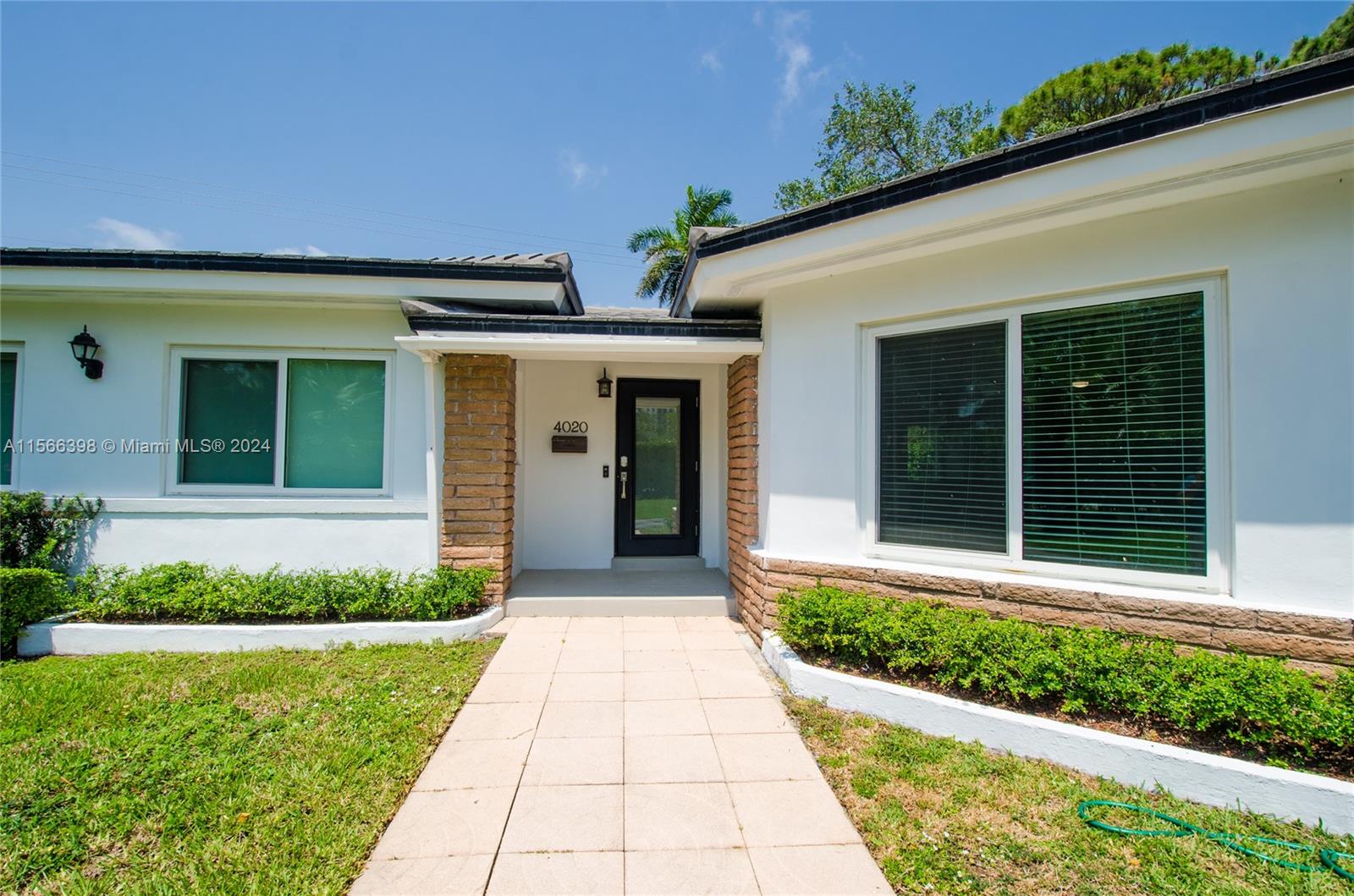 4020 Riviera Dr, Coral Gables, Florida 33146, 3 Bedrooms Bedrooms, ,2 BathroomsBathrooms,Residentiallease,For Rent,4020 Riviera Dr,A11566398