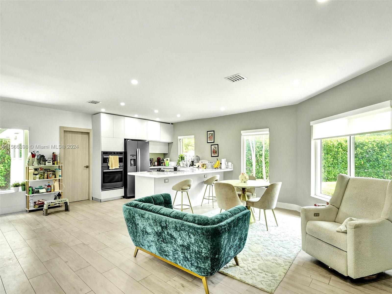 4020 Riviera Dr, Coral Gables, Florida 33146, 3 Bedrooms Bedrooms, ,2 BathroomsBathrooms,Residentiallease,For Rent,4020 Riviera Dr,A11566398