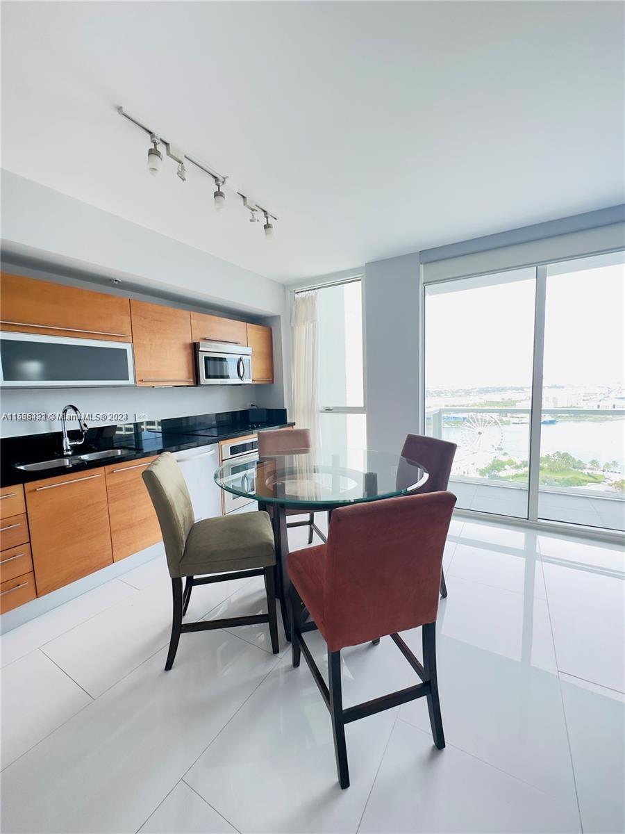 253 NE 2nd St 3005, Miami, Florida 33132, ,1 BathroomBathrooms,Residentiallease,For Rent,253 NE 2nd St 3005,A11566421