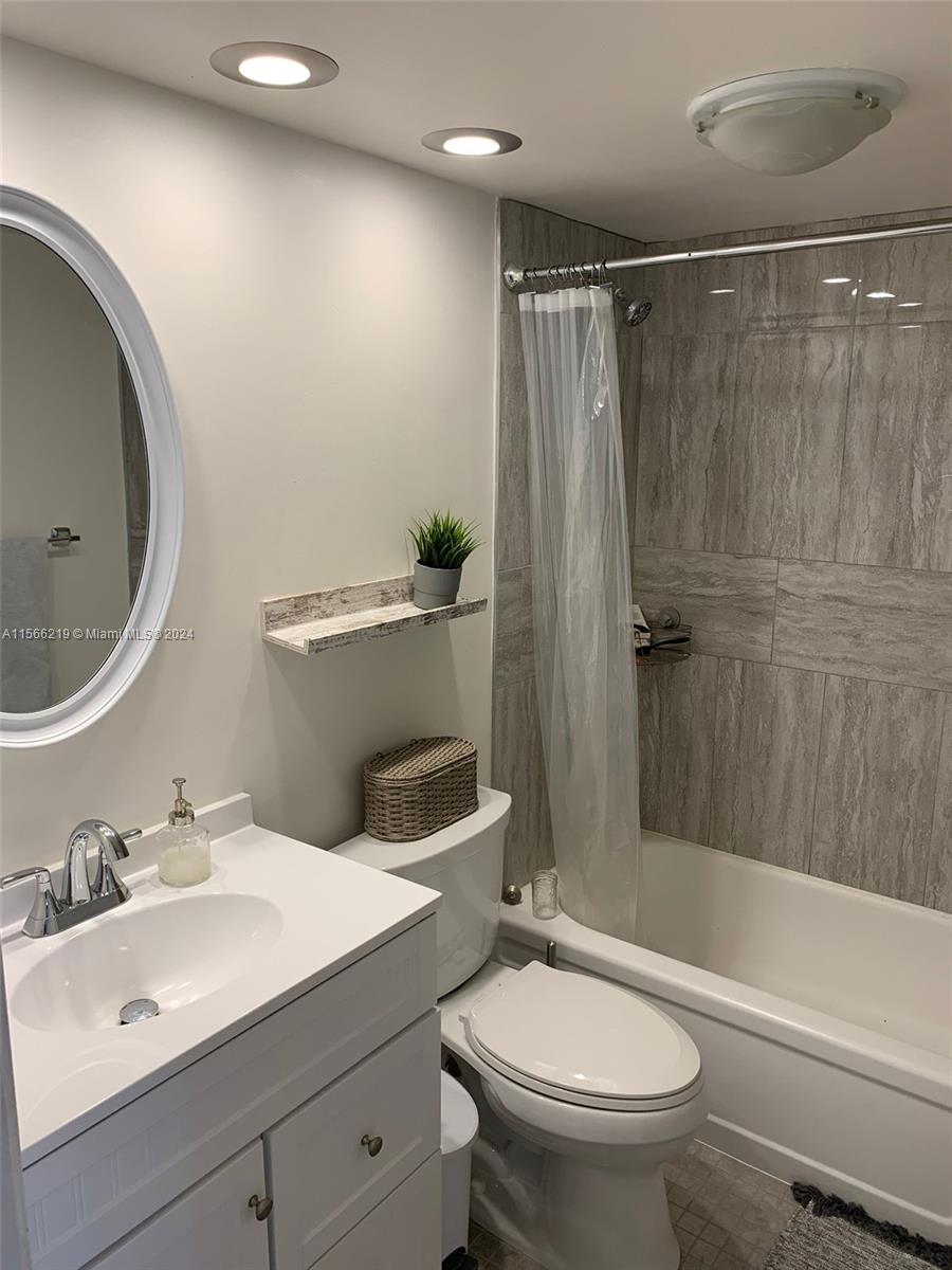 300 Layne Blvd 208, Hallandale Beach, Florida 33009, 1 Bedroom Bedrooms, ,1 BathroomBathrooms,Residentiallease,For Rent,300 Layne Blvd 208,A11566219