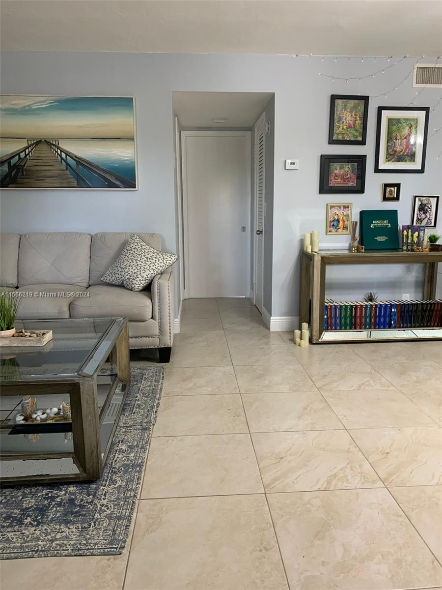 300 Layne Blvd 208, Hallandale Beach, Florida 33009, 1 Bedroom Bedrooms, ,1 BathroomBathrooms,Residentiallease,For Rent,300 Layne Blvd 208,A11566219