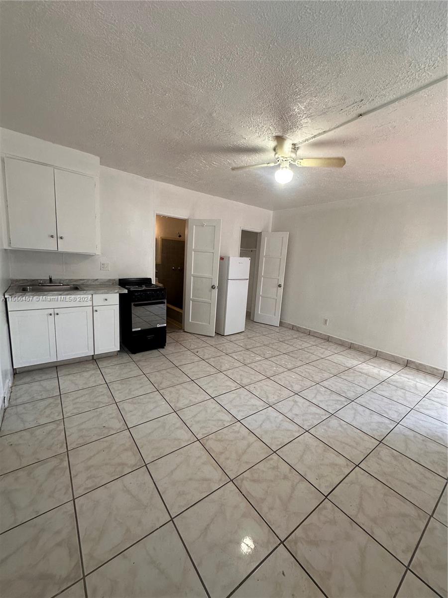 403 N 19th Ave K, Hollywood, Florida 33020, ,1 BathroomBathrooms,Residentiallease,For Rent,403 N 19th Ave K,A11566457