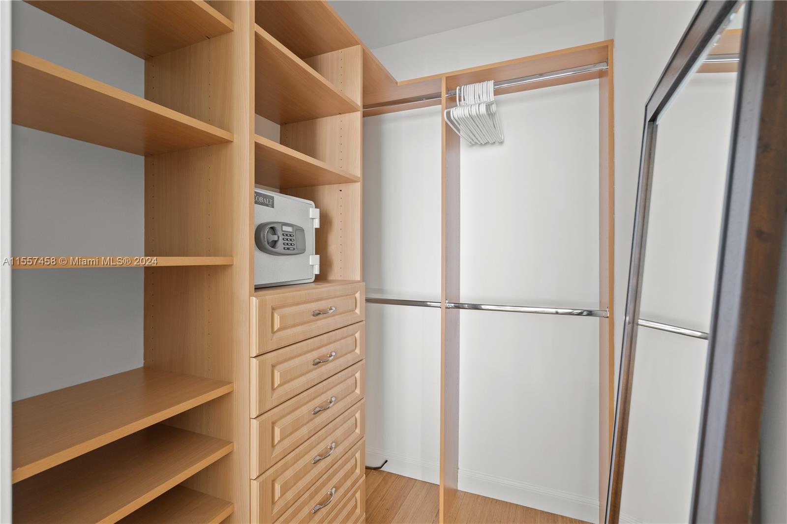 Aventura, Florida 33180, 3 Bedrooms Bedrooms, ,2 BathroomsBathrooms,Residentiallease,For Rent,A11557458