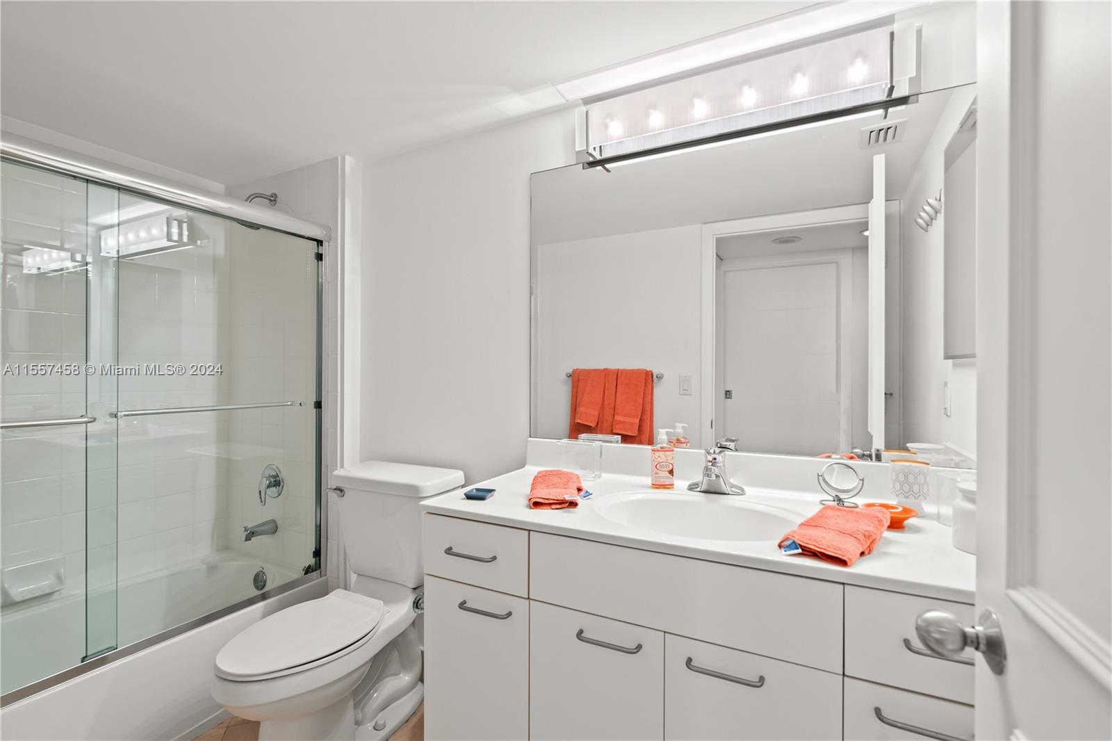 Aventura, Florida 33180, 3 Bedrooms Bedrooms, ,2 BathroomsBathrooms,Residentiallease,For Rent,A11557458