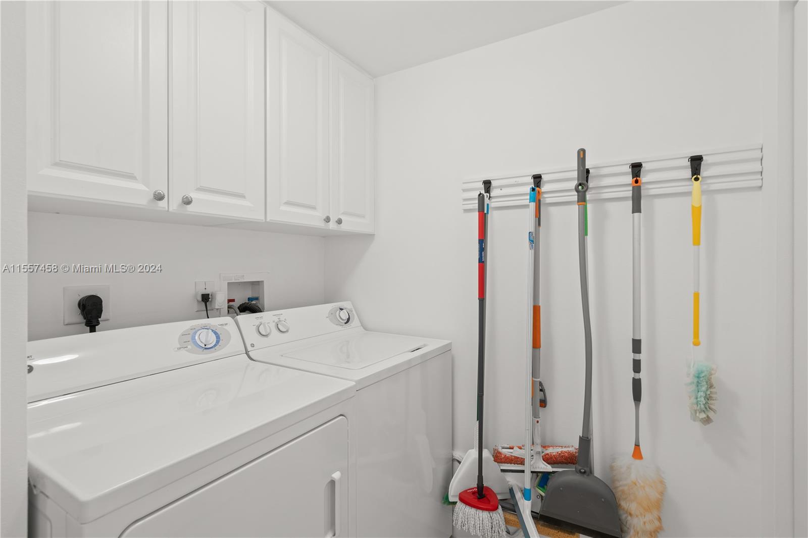 Aventura, Florida 33180, 3 Bedrooms Bedrooms, ,2 BathroomsBathrooms,Residentiallease,For Rent,A11557458