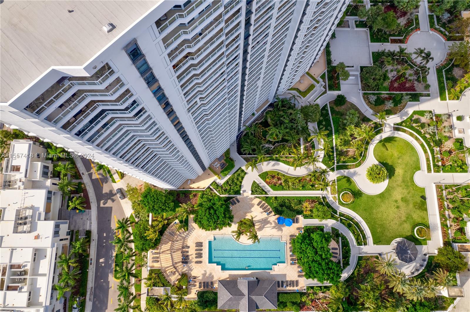 Aventura, Florida 33180, 3 Bedrooms Bedrooms, ,2 BathroomsBathrooms,Residentiallease,For Rent,A11557458